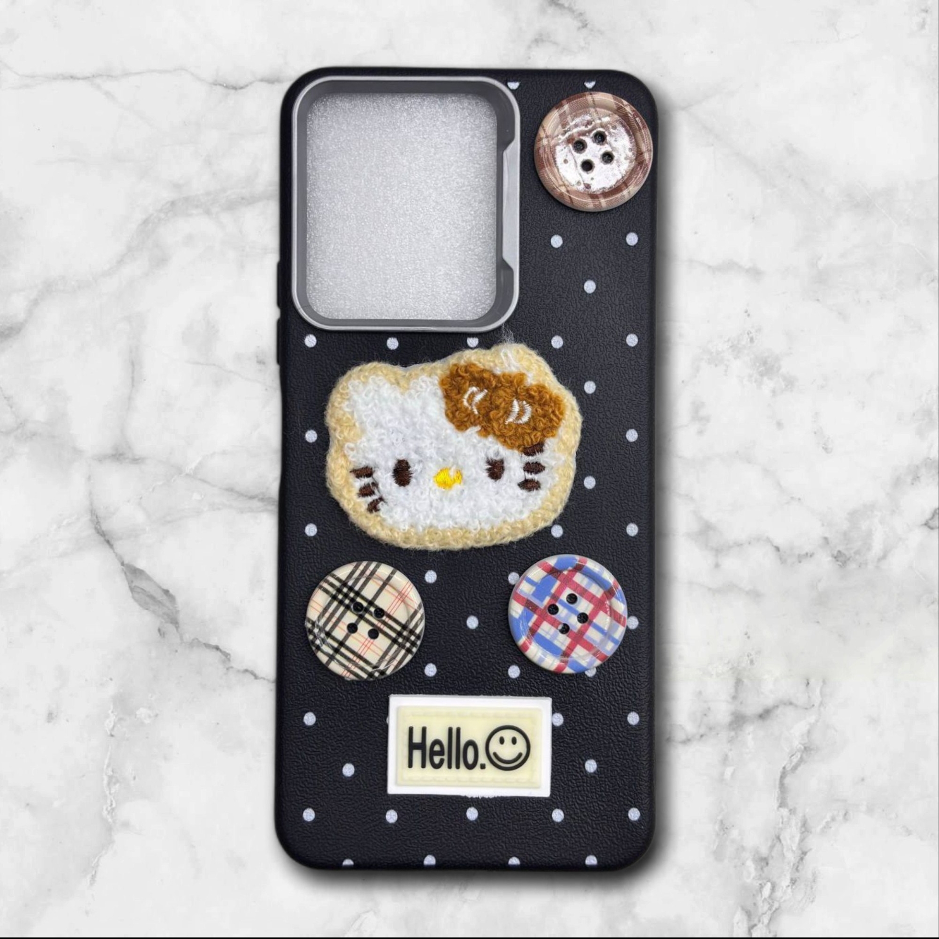  قاب طرح دار شیائومیredminote134g هلوکیتی دخترانه با دکمه‌های فانتزی رنگ مشکی – یونیک کیس 