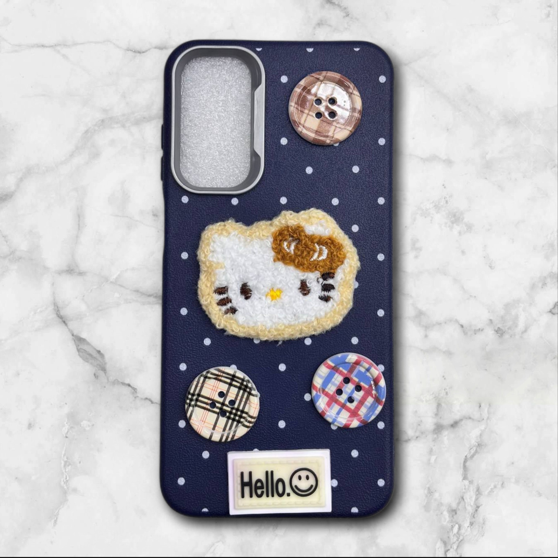  قاب طرح دار سامسونگsamsunga13 هلوکیتی دخترانه با دکمه‌های فانتزی رنگ ابی – یونیک کیس 
